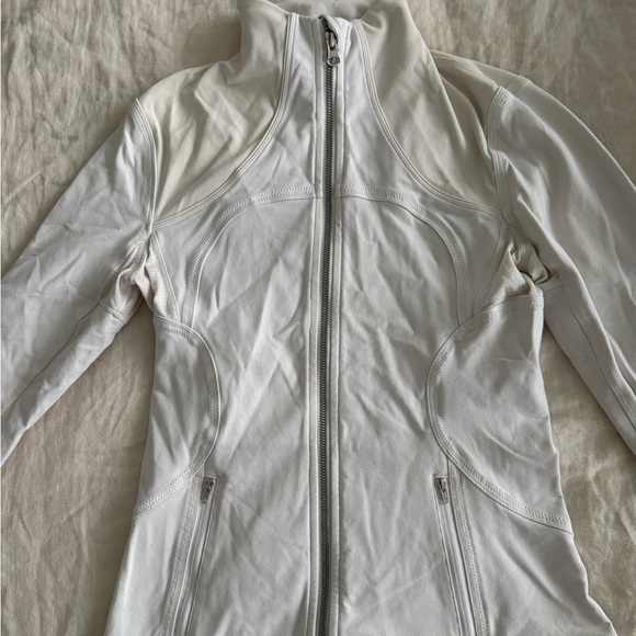 Lululemon size 6 long-sleeve - Picture 2 of 3